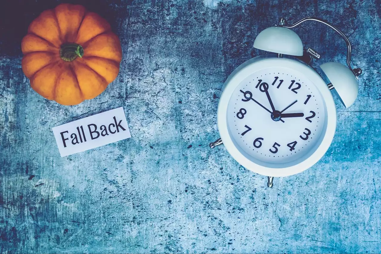 Experts warn of health issues when 'falling back' with end of daylight saving time