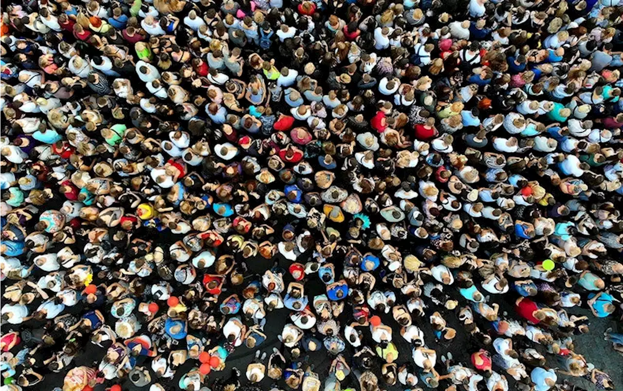 What to Do if You&rsquo;re Trapped in a Surging Crowd