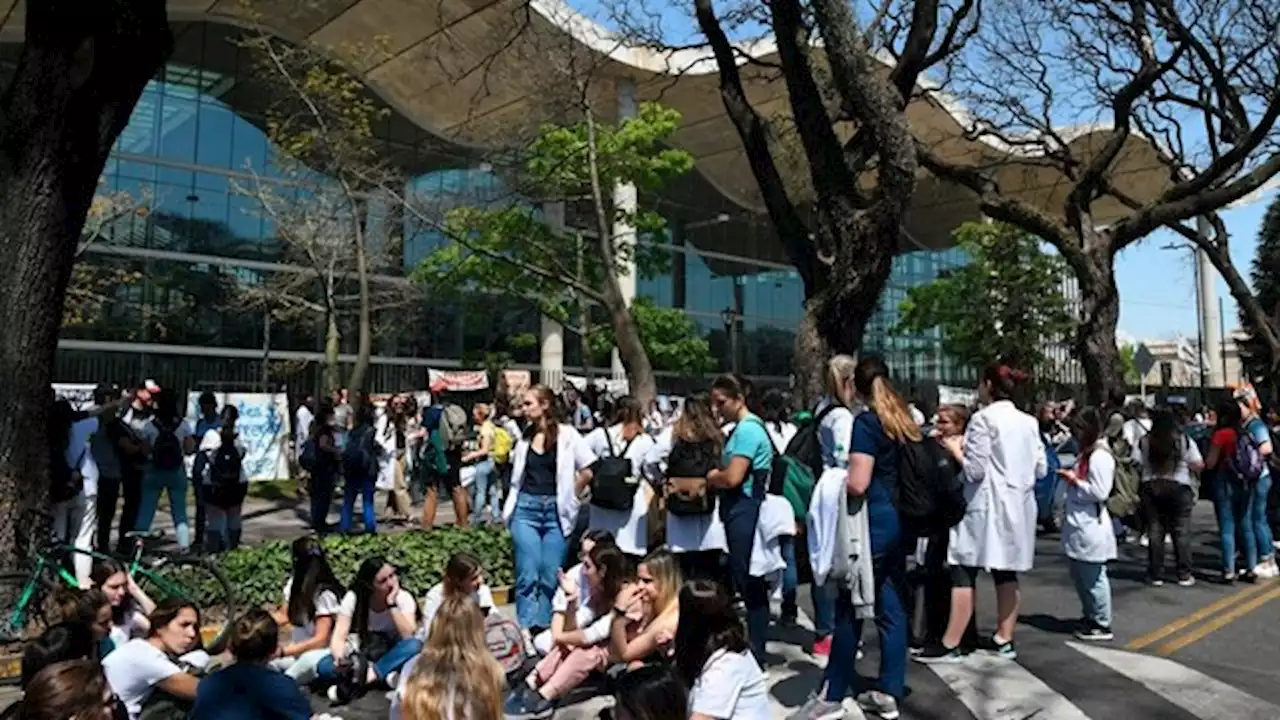 Residentes y concurrentes de la Ciudad continúan con el paro y mañana se movilizarán al Ministerio de Salud porteño