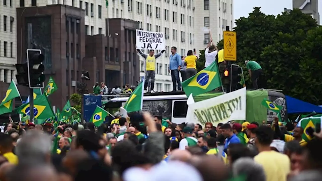 Tensión en Brasil: bolsonaristas piden un golpe militar para que no asuma Lula