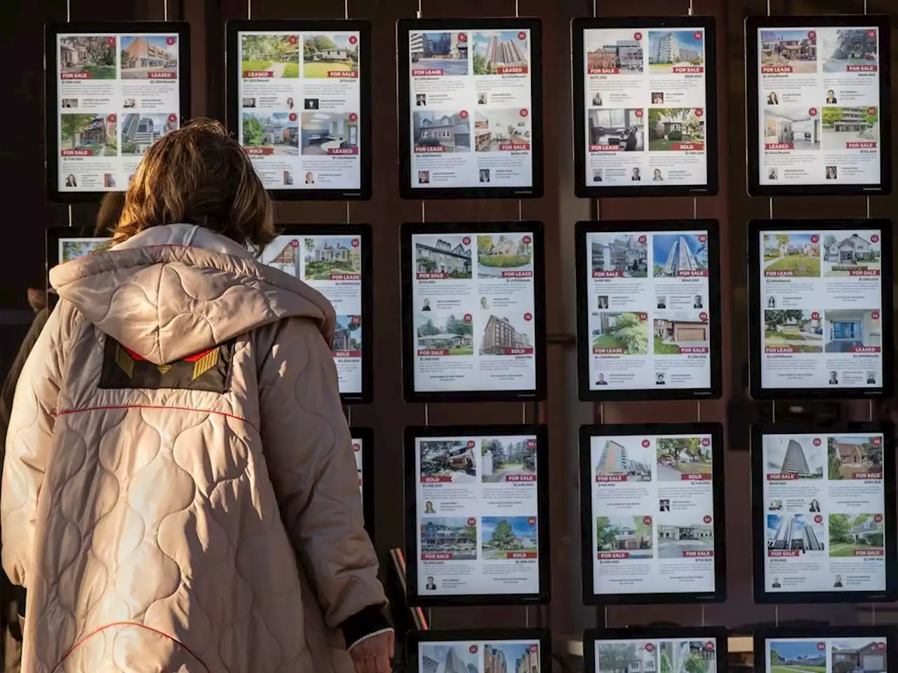 Toronto home sales fall 49% as benchmark price slides