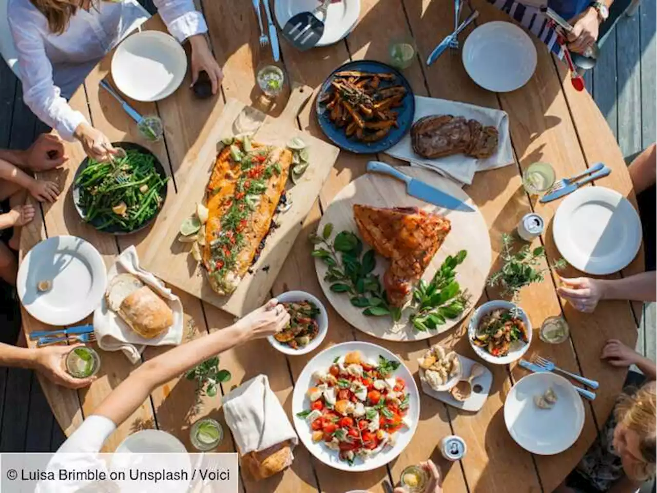 Prise de poids : faites-vous, comme la plupart des Français, cette erreur au repas, fatale pour la ligne ? - Voici