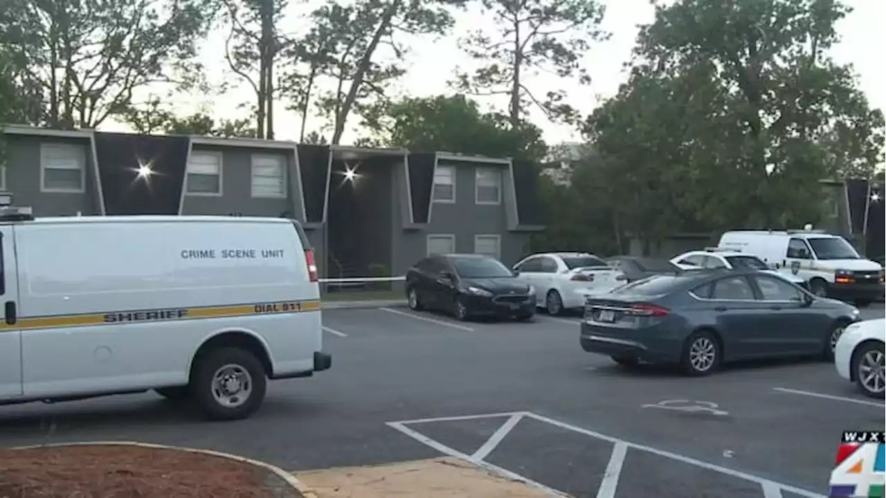 Woman found dead in Southside apartment; JSO searching for man witnesses say fled from scene