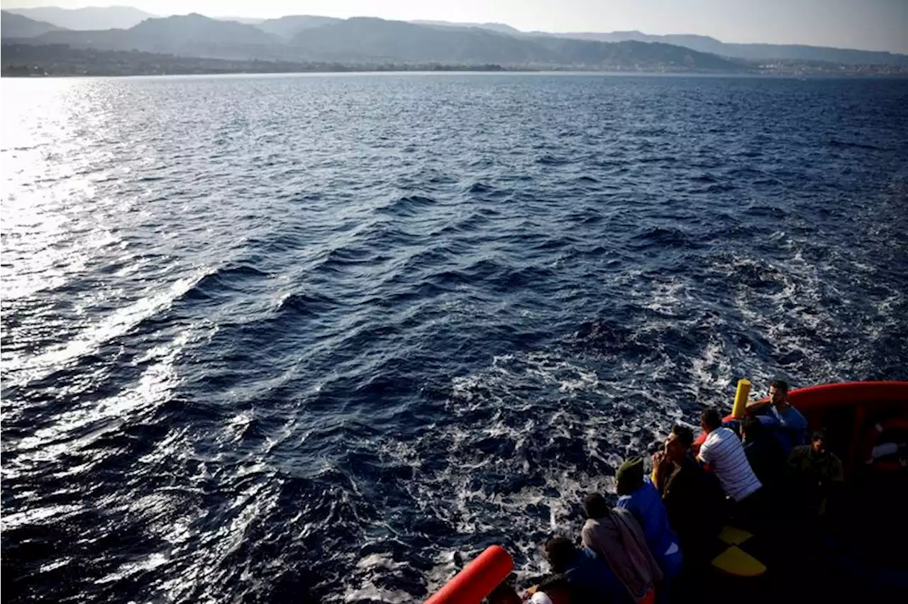 Nearly 1,000 migrants stranded in Med as NGOs urge Italy, Malta to help