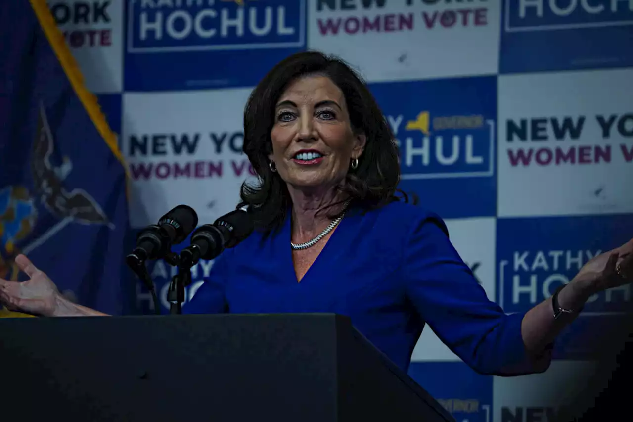 Hochul pledges $3 million to provide legal assistance for New York City immigrants | amNewYork