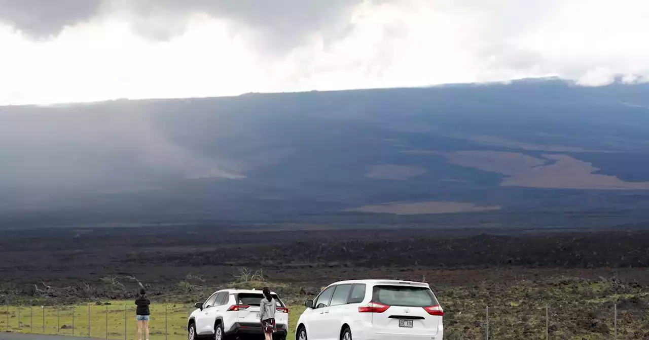 Mauna Loa volcano eruption in Hawaii has some on alert and draws onlookers