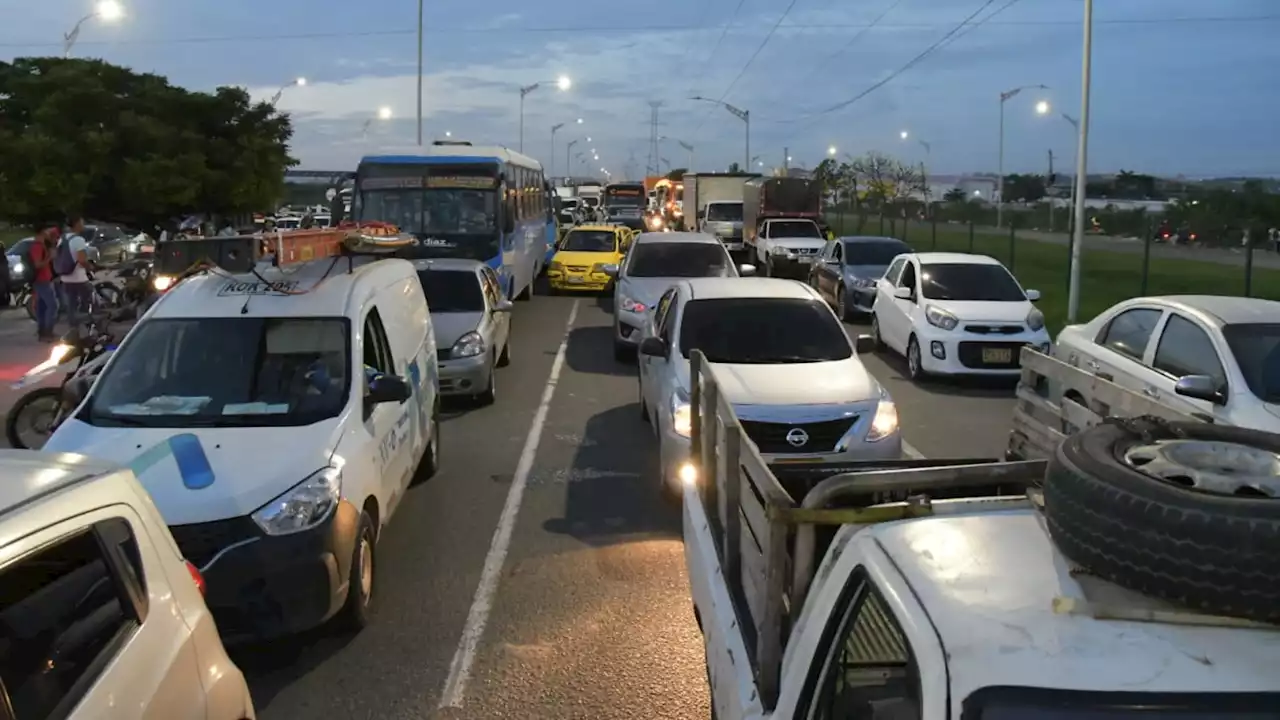 Congestión en la Circunvalar por bloqueos a la altura de Caribe Verde