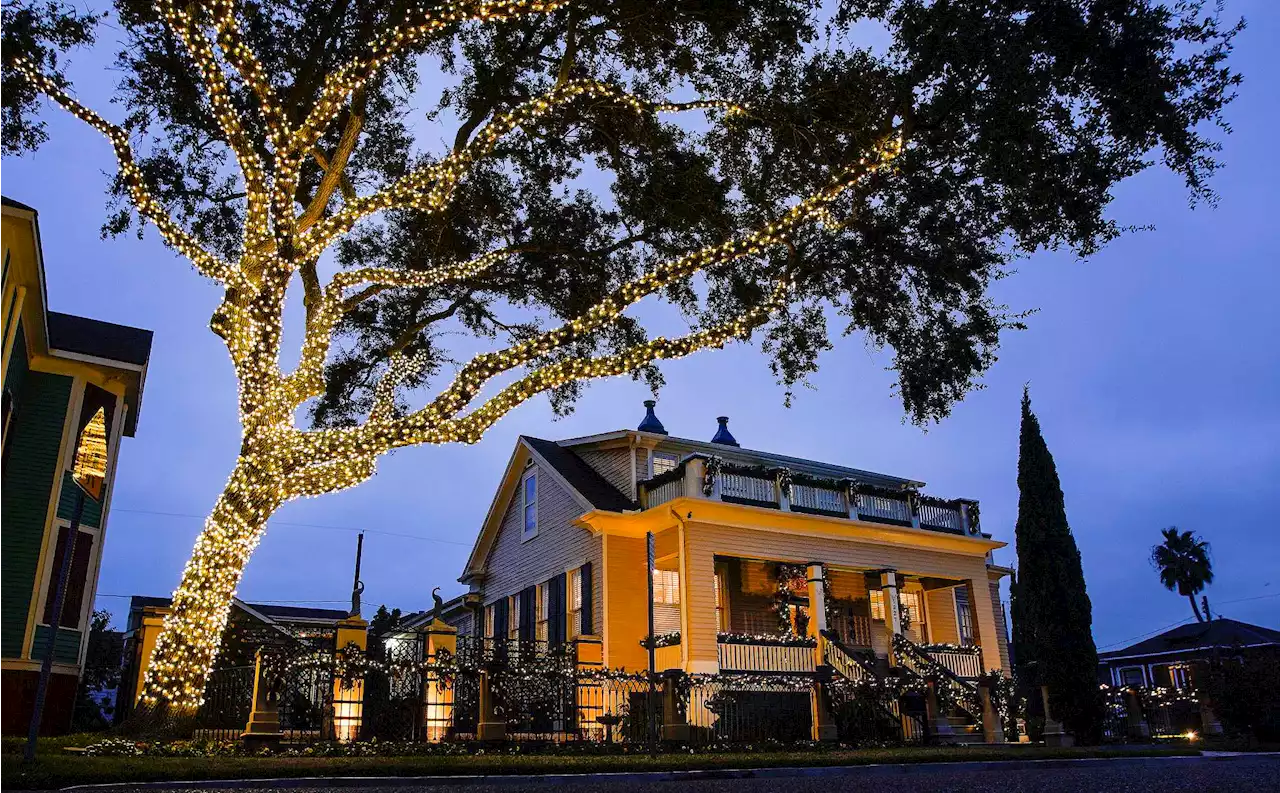 Welcome home: Houston and Galveston host holiday tours in December