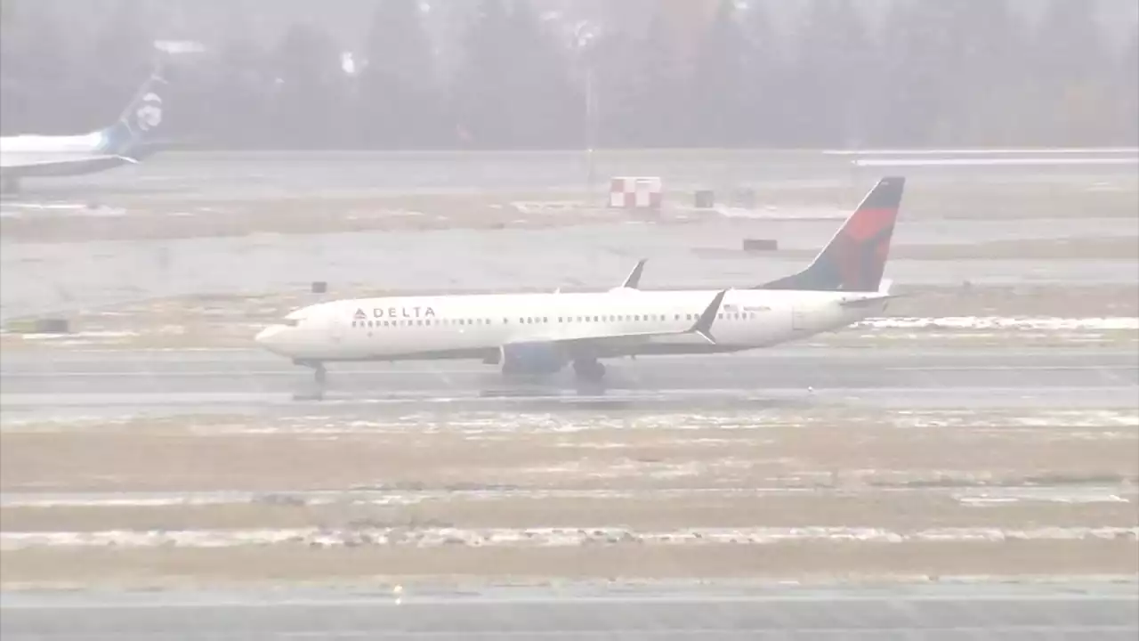 Over 500 flights delayed, 200 canceled for de-icing delays at Sea-Tac Airport