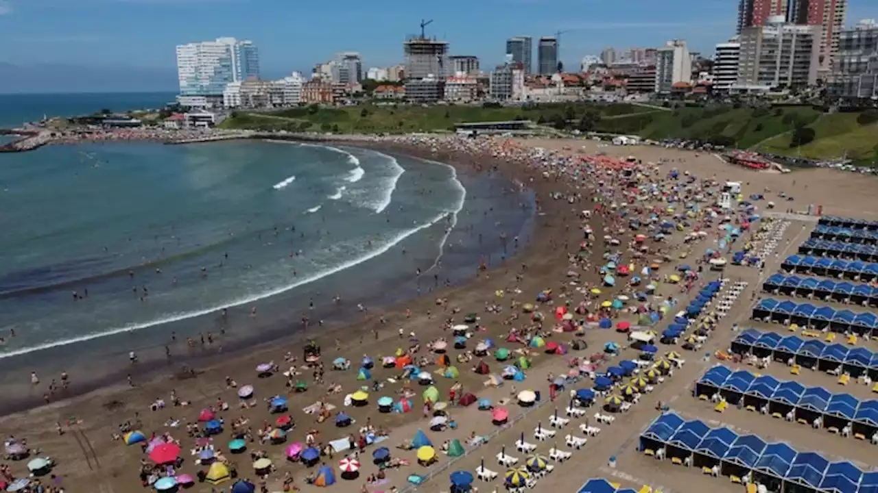 Verano 2023: sortean 60 carpas en el balneario Punta Mogotes de Mar del Plata