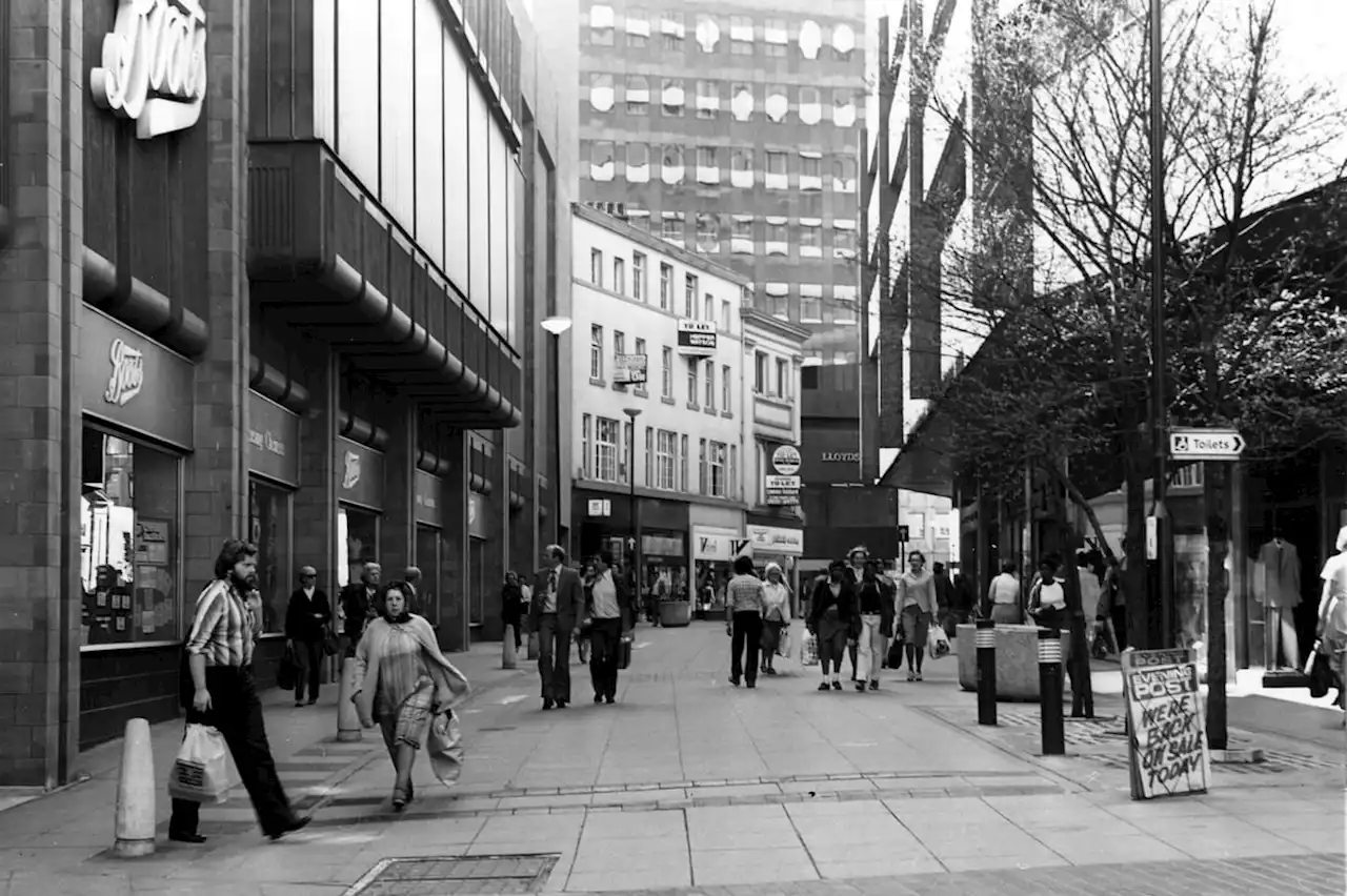 21 photos of Leeds city centre shops and landmarks from the 1980s