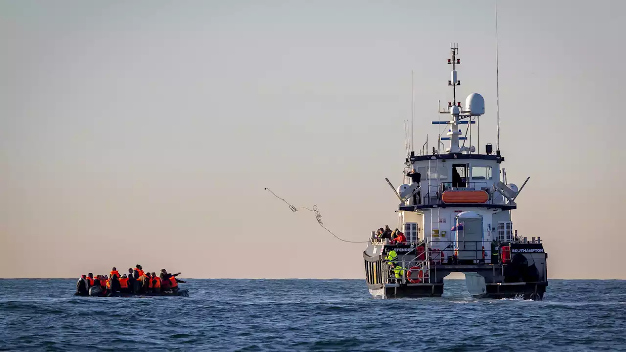 Mise en cause, la France va affréter deux navires supplémentaires dans la Manche pour secourir les migrants