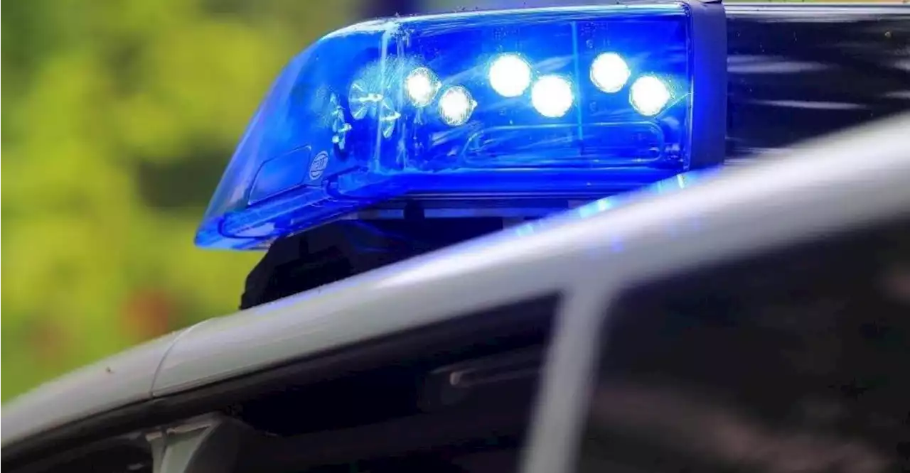 Mann verfolgt und belästigt junge Frau (17) in Nittendorf