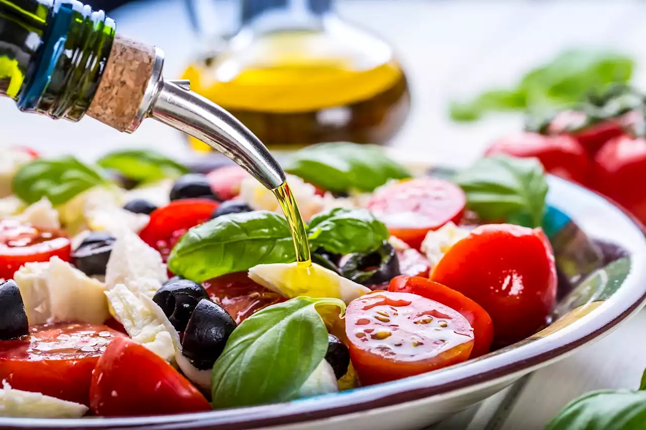 Mediterranean diet provides many benefits to overweight and obese seniors