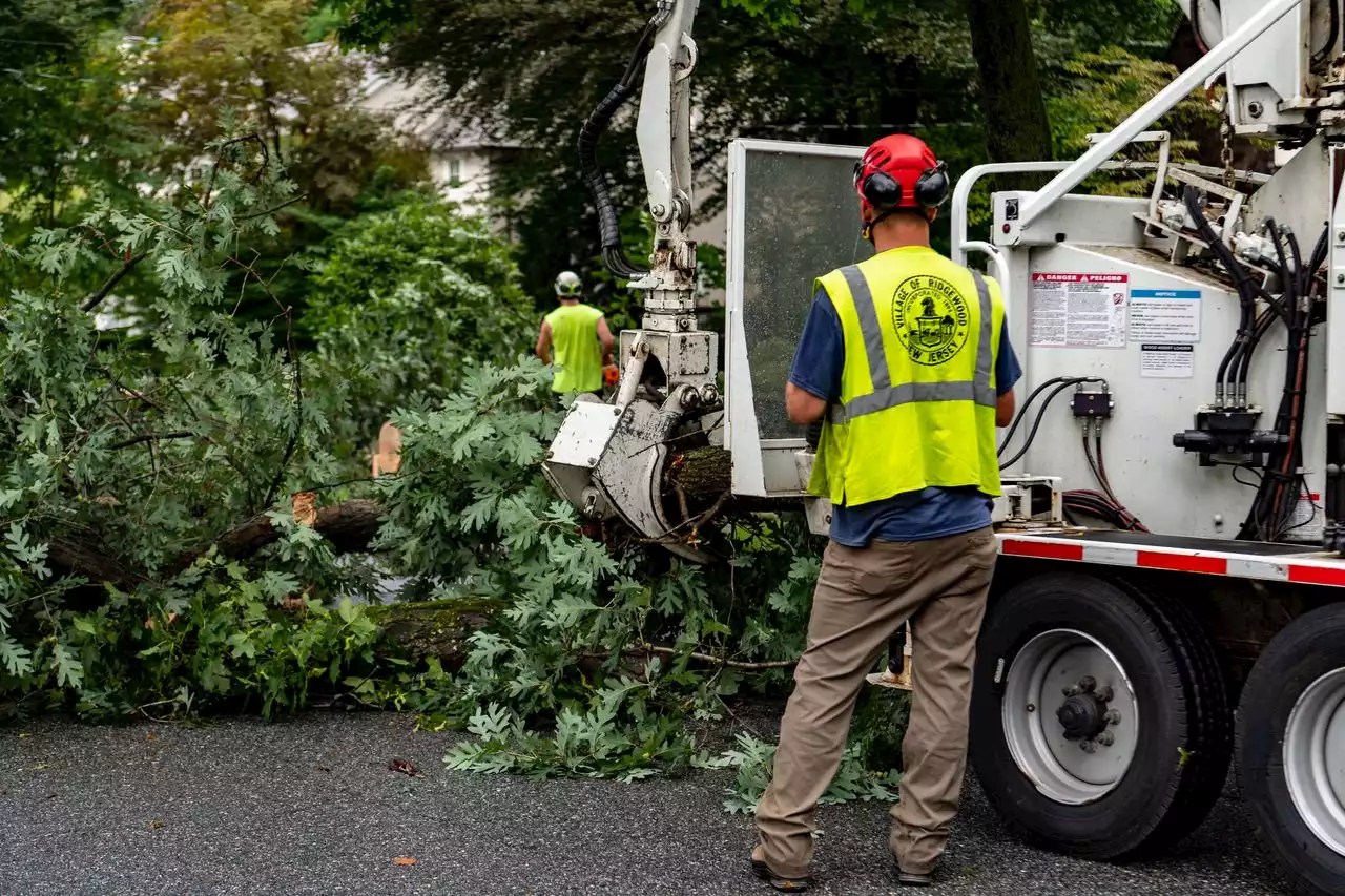 Live N.J. power outage tracker: Strong wind gusts knock out power to thousands