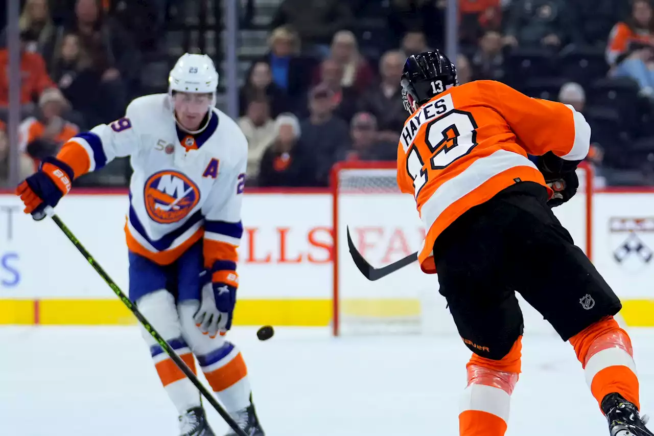 Islanders’ four-game win streak snapped in fight-filled loss to Flyers