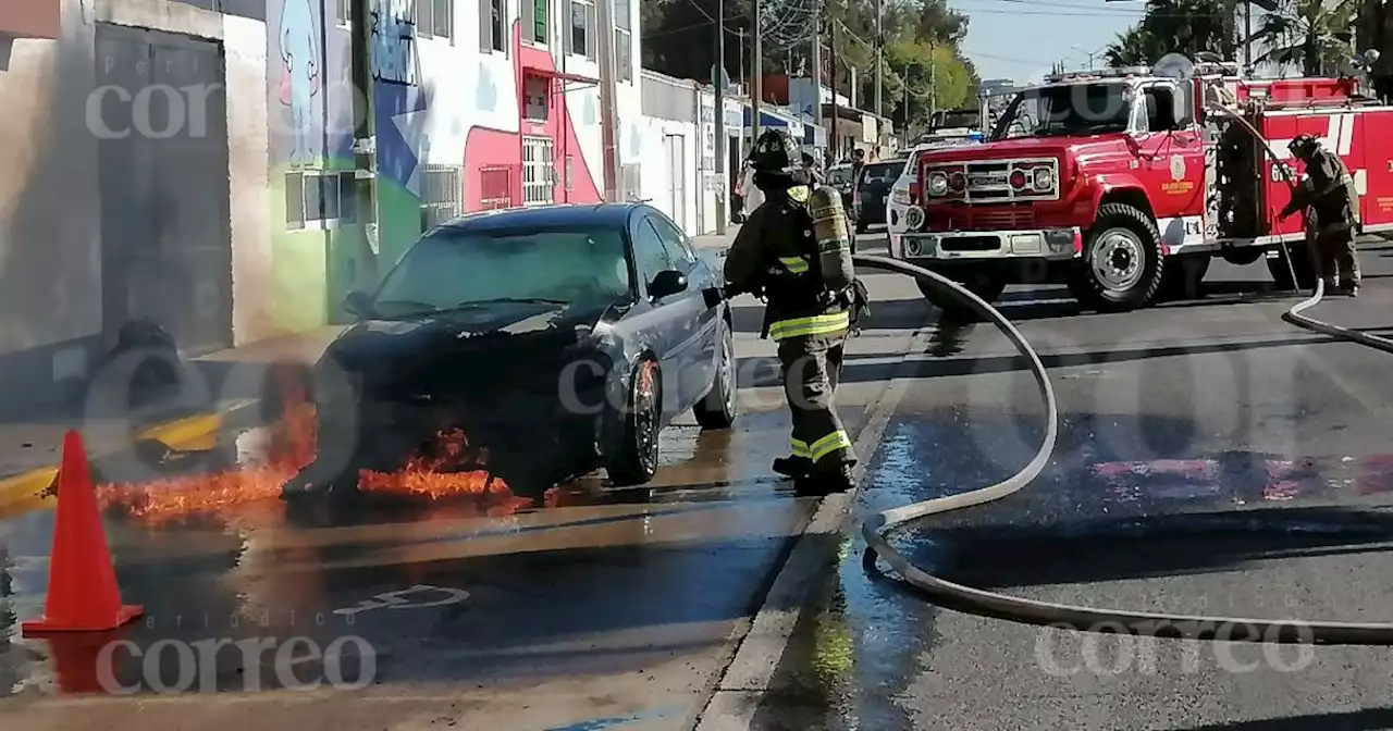 Se incendia un vehículo en la carretera a Constitución en San José Iturbide