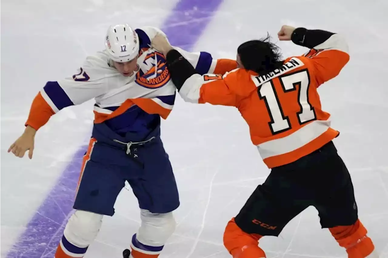 Flyers start strong and snap their 10-game skid with a 3-1 win over the Islanders