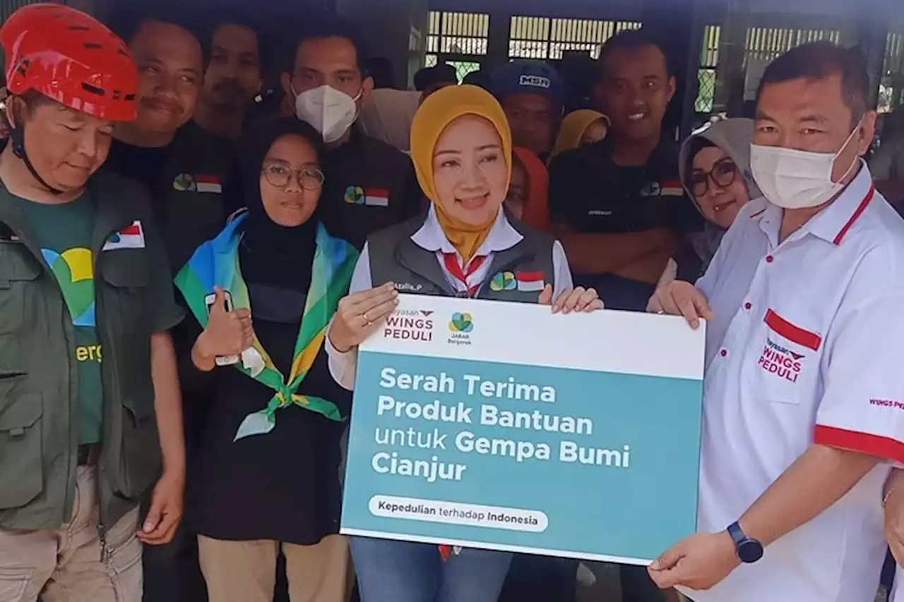 Pengungsi Cianjur Mandi Pakai Air Kolam, Atalia Minta Air Bersih segera Didistribusikan - Pikiran-Rakyat.com