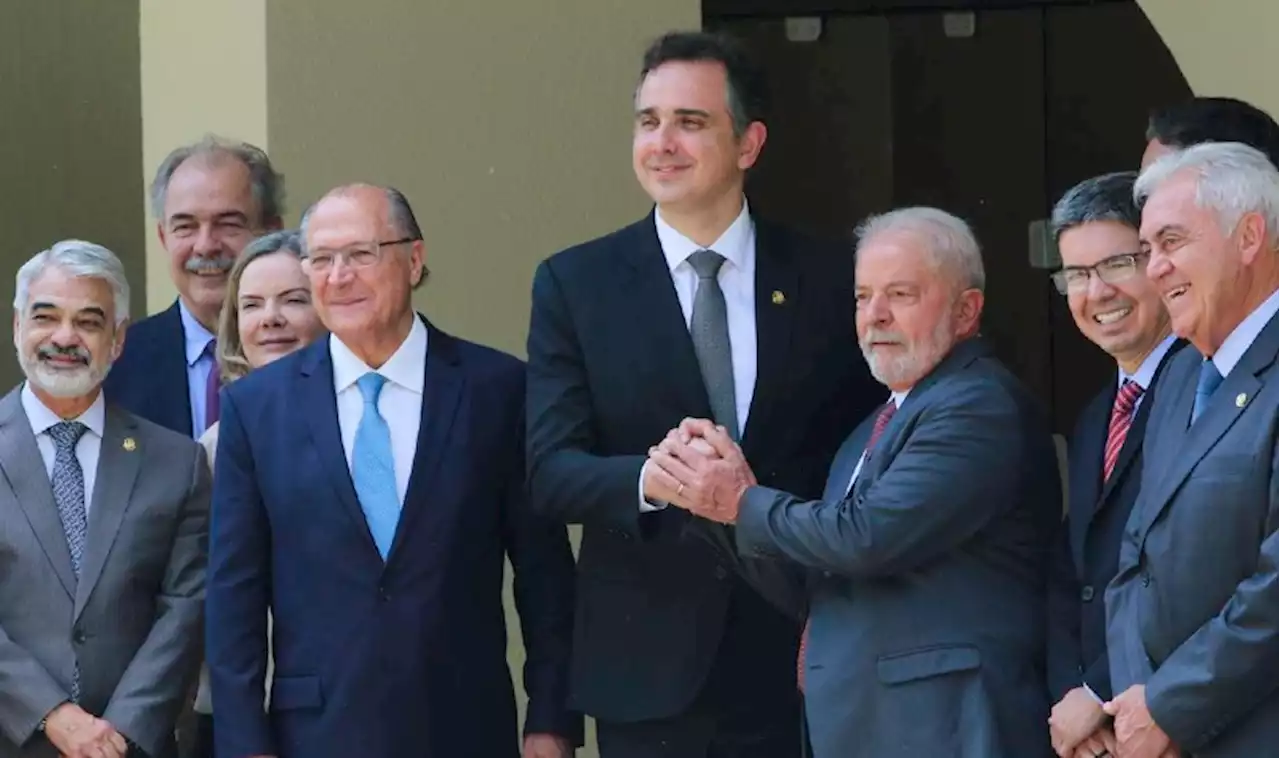 Lula discute PEC da Transição com equipe econômica; Mourão e Alckmin conversam