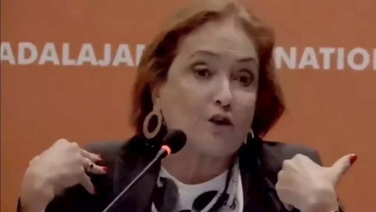 Patricia Armendáriz explota tras sufrir abucheo en la FIL de Guadalajara por defender a AMLO (Video)