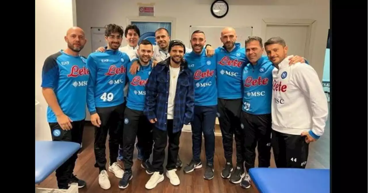 Napoli, Insigne in visita a Castel Volturno