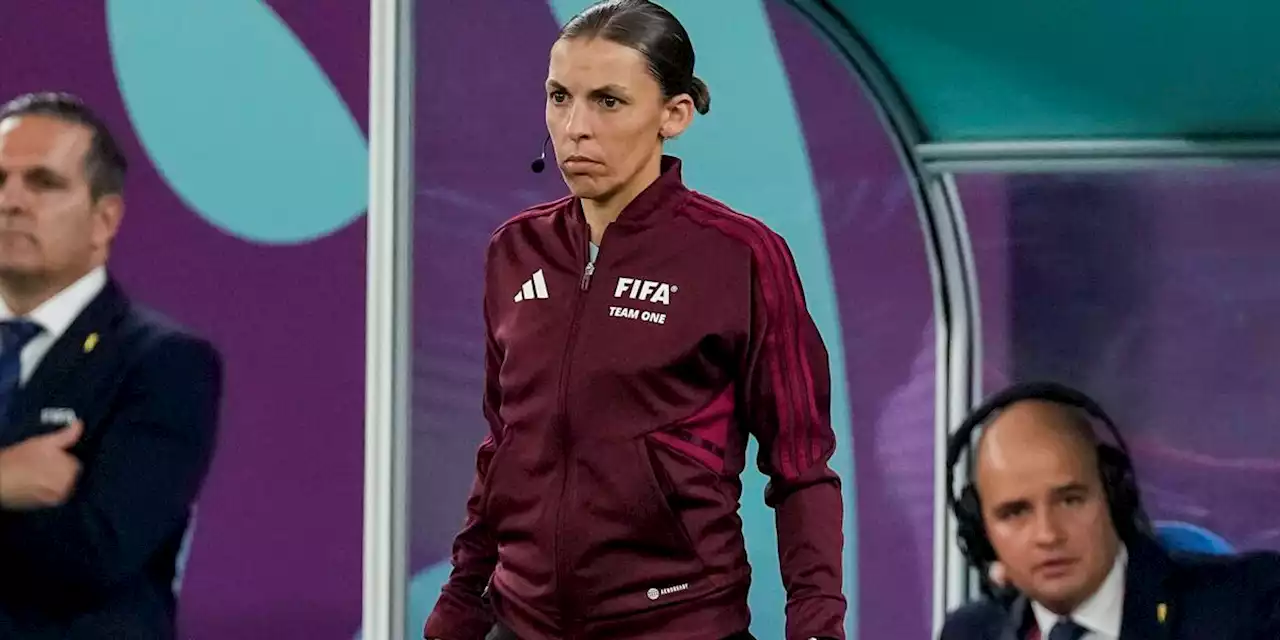 Stéphanie Frappart : la Française devient la première femme arbitre d'une Coupe du monde masculine