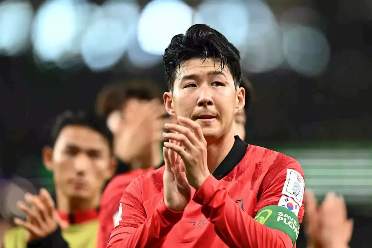 Fans upset Ghana coach took selfie with despondent South Korean captain after FIFA World Cup win