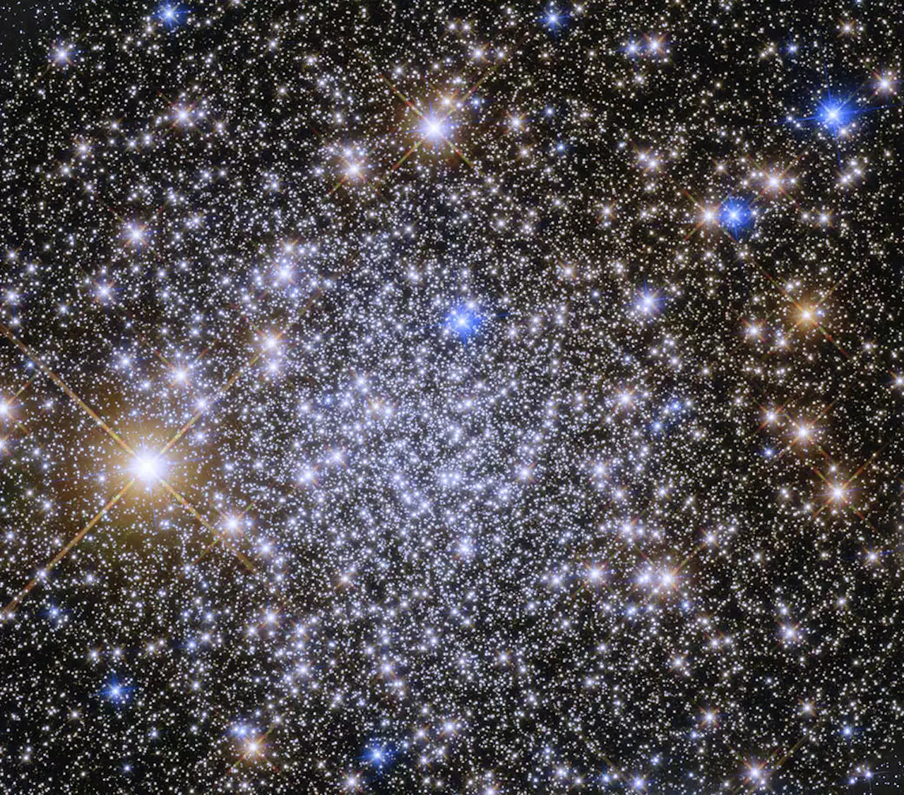 Two Great Globular Clusters Seen by Hubble: Pismis 26 and Ruprecht 106