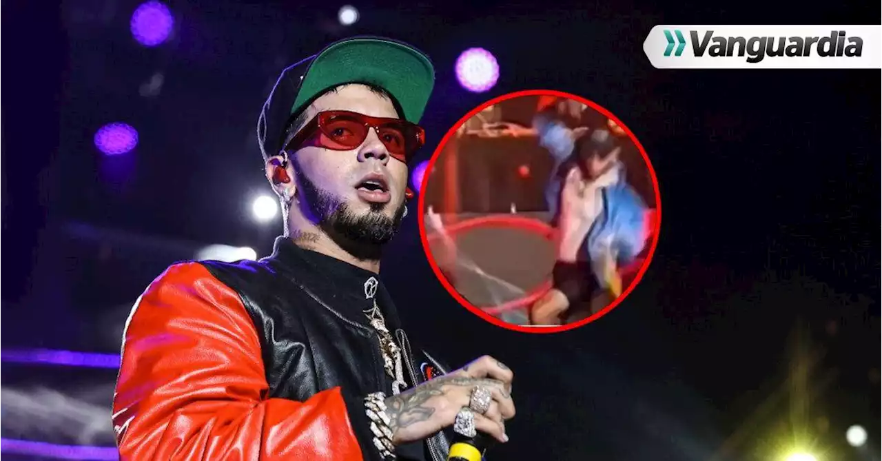 Video: Anuel se dio tremendo porrazo en medio de una presentación