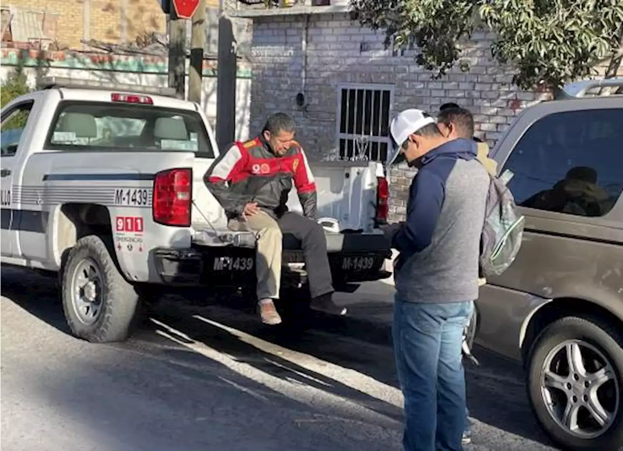 Proyectan a hermanos al piso cuando se dirigían a trabajar en Saltillo; camioneta se les atravesó