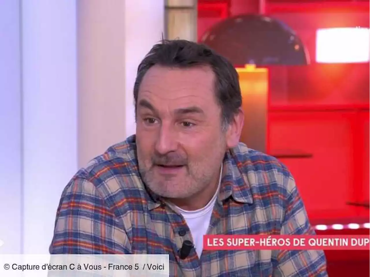 « Je rougis… » : ce qui gêne beaucoup Gilles Lellouche quand il se voit à l'écran dans le film Fumer fait tousser (ZAP TV) - Voici