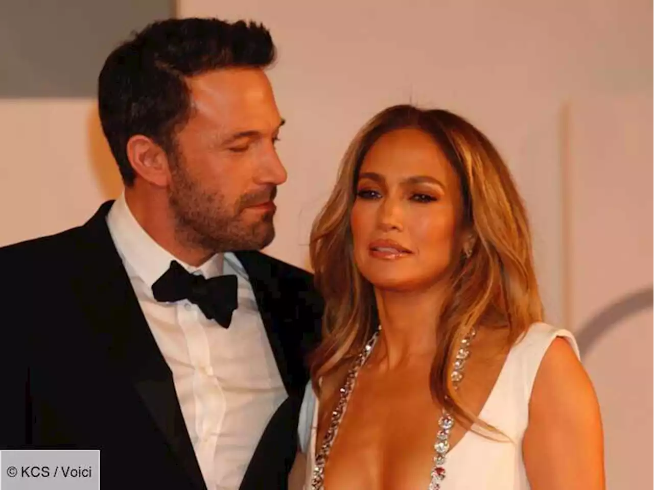 Jennifer Lopez dévoile le bouleversant message que Ben Affleck a fait graver dans sa bague de fiançailles - Voici