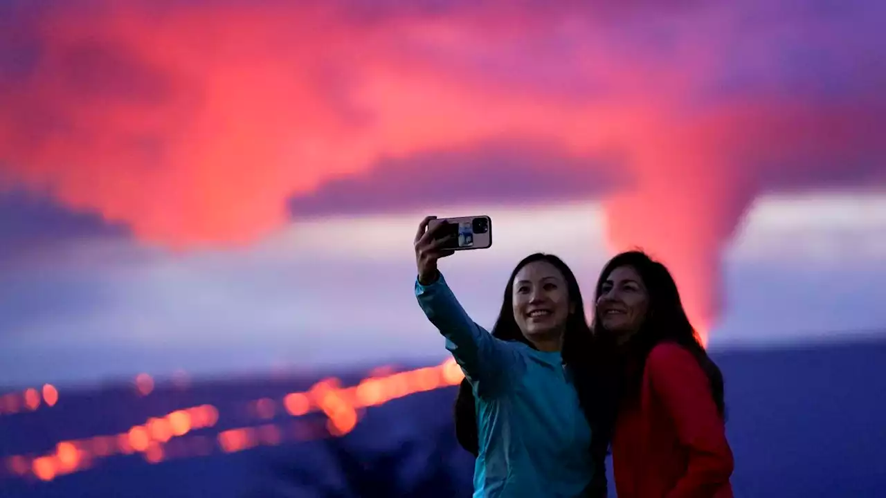 Viewers flock to eruption of world's largest volcano