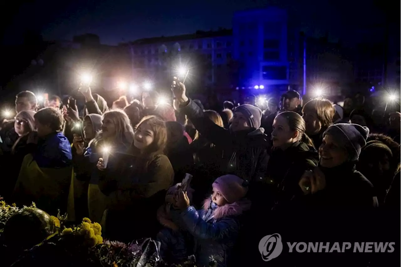 손전등 수술실·촛불 콘서트…암흑천지 '뉴노멀' 적응하는 우크라 | 연합뉴스