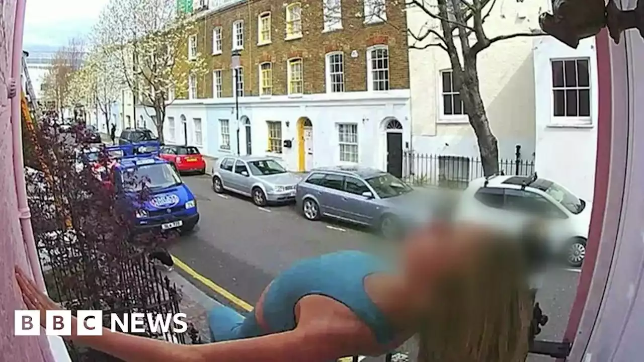 Instagram: Posing influencers damage Notting Hill home