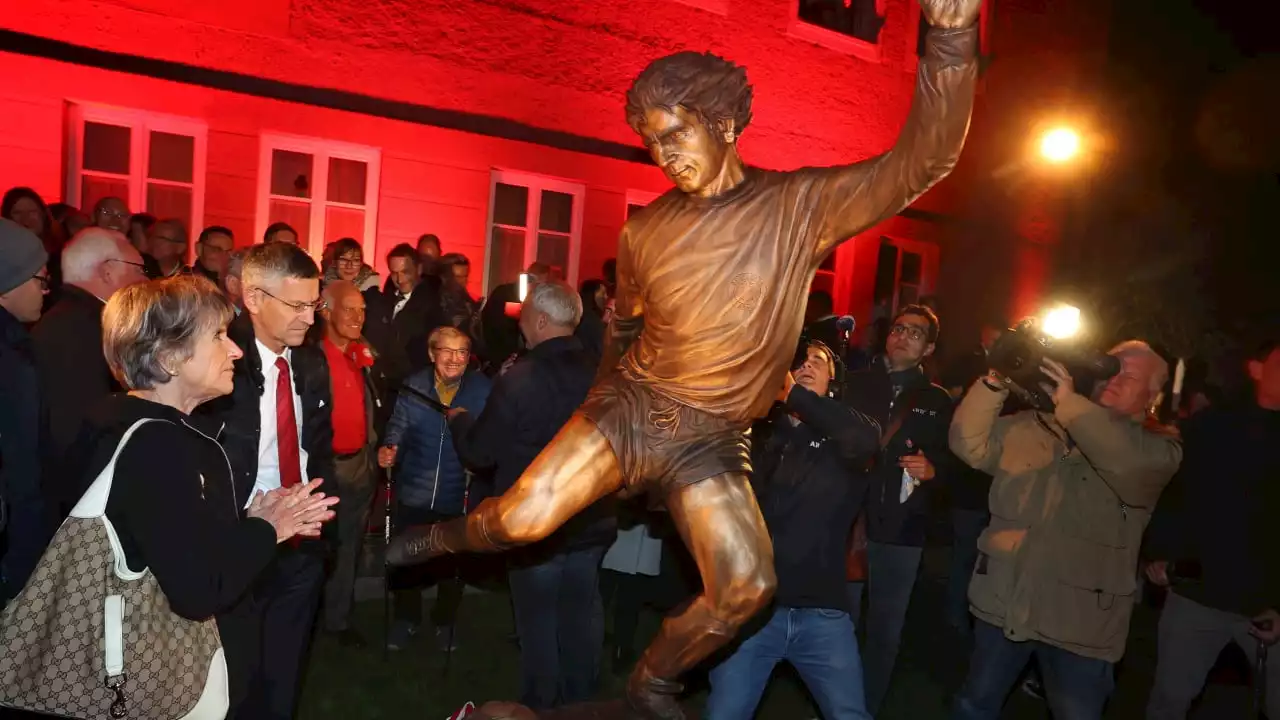 Gerd Müller Denkmal steht : Ein Tor für die Ewigkeit!