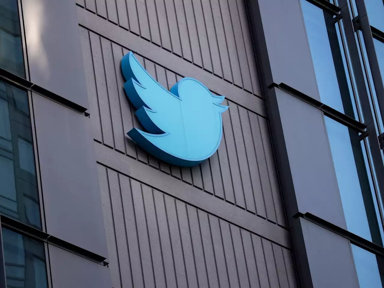 Twitter is getting sued as it gears up for mass layoffs, Bloomberg reports | Businessinsider