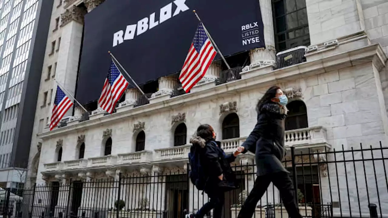 Here are Friday's biggest analyst calls: Roblox, WeWork, Krispy Kreme, Boeing, Coinbase & more