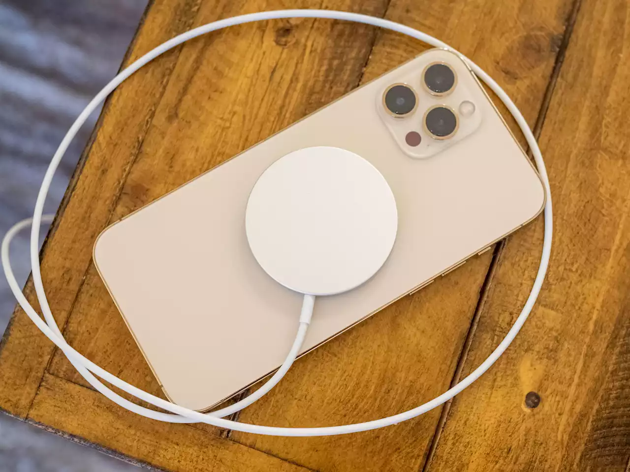 Watch someone use a MagSafe charger to save their iPhone | Digital Trends