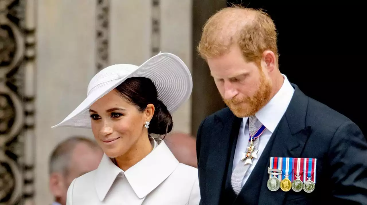 Herzogin Meghan + Prinz Harry in Sorge: Experte sagt, König Charles droht ihnen mit Titelentzug