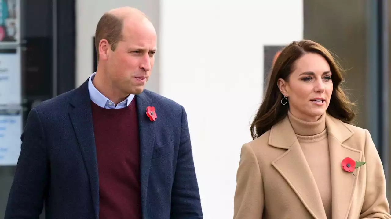 Kate Middleton vole la vedette au prince William en osant le total look beige et la pièce mode de la saison - Grazia