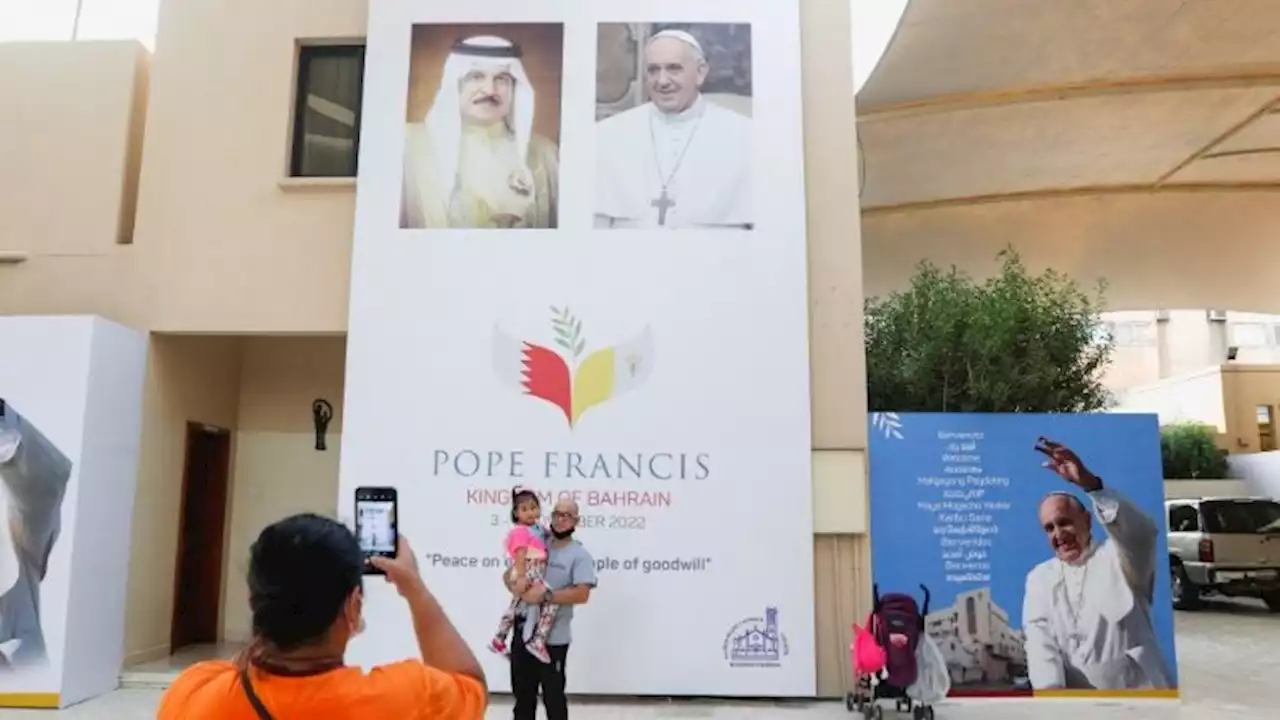 Bishop Martinelli: Pope will find a Church with open doors in Bahrain