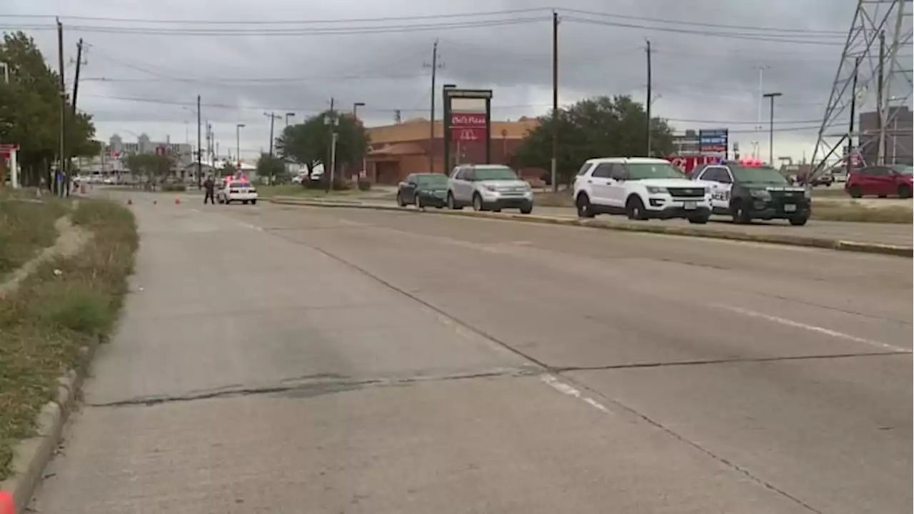 Baby, 2 toddlers among 5 people hit by truck near taco stand in SW Houston, police say