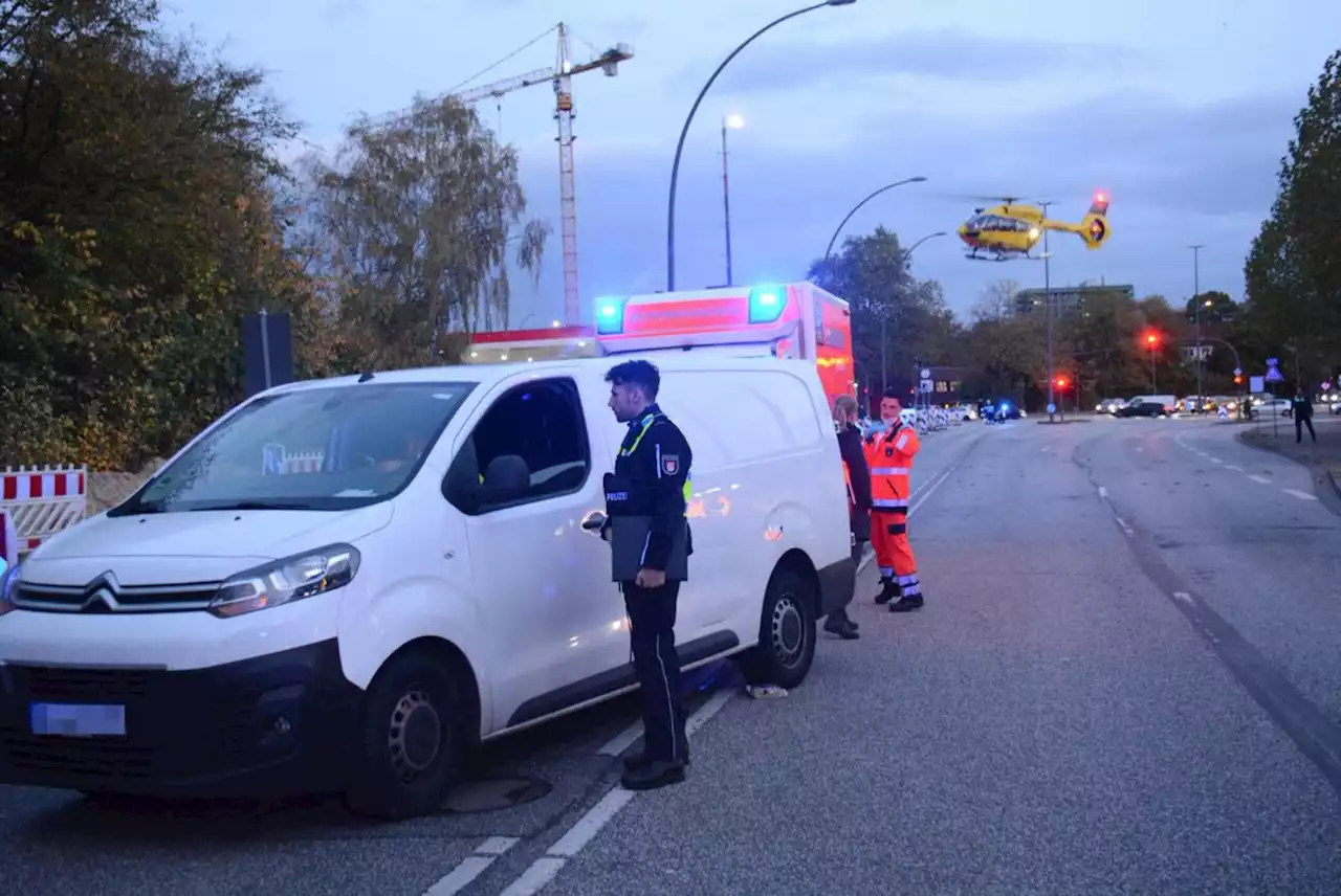 Hamburg: Transporterfahrer erfasst Radfahrer – schwer verletzt