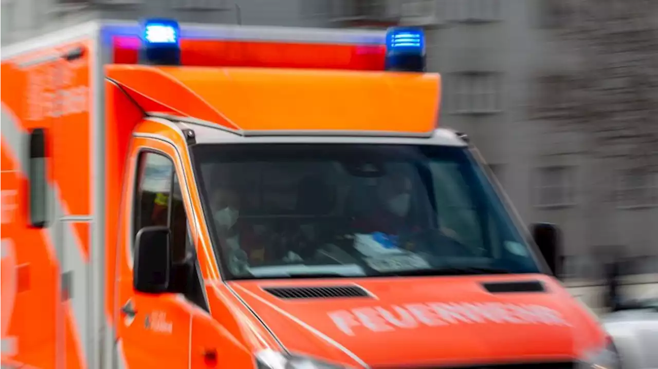 Moabit: Feuerwehr rettet Anwohner vor Brand in Treppenhaus