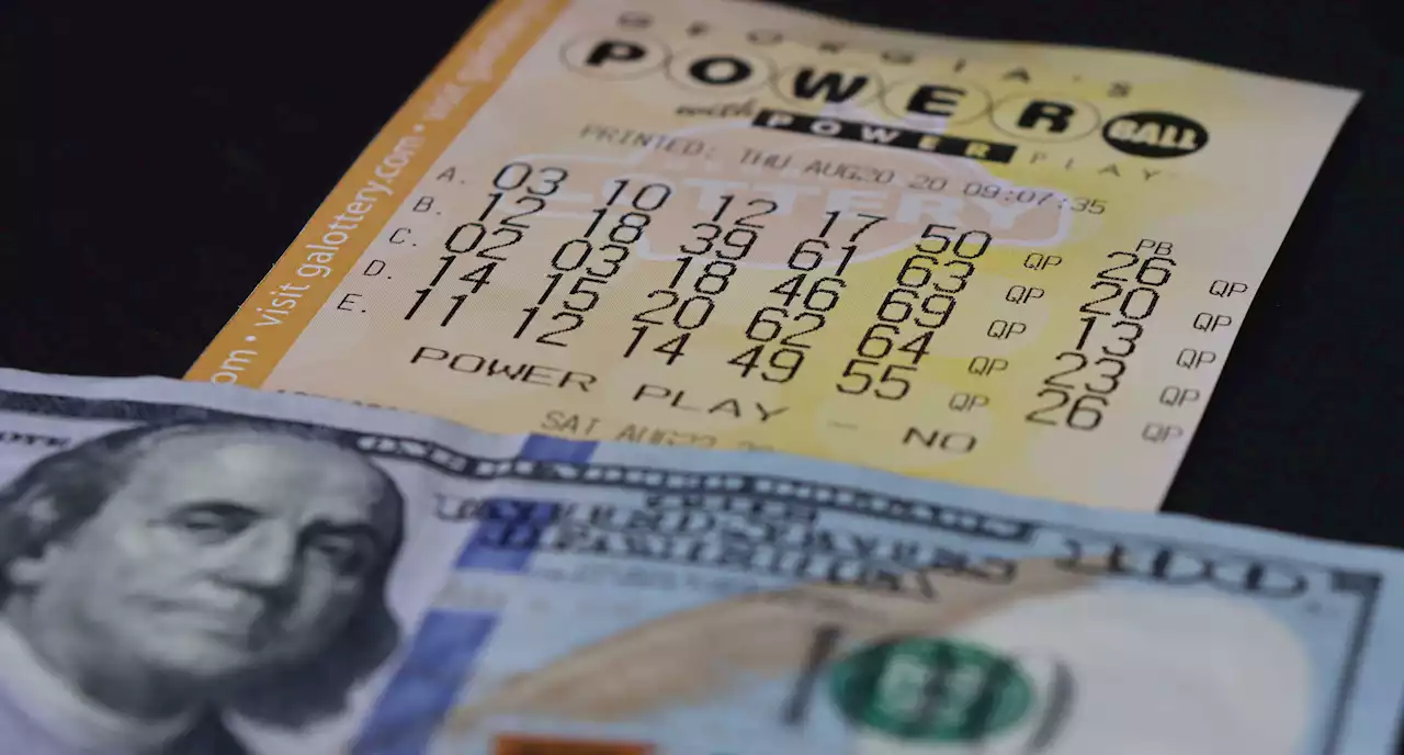 A Dozen Powerball Tickets Won $50,000 or More in Illinois Wednesday; Here's Where They Were Sold