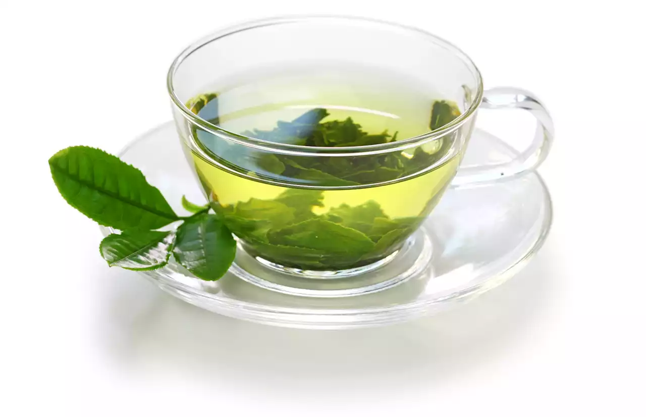 Green tea catechins and resveratrol display neuroprotective properties in Alzheimer's models