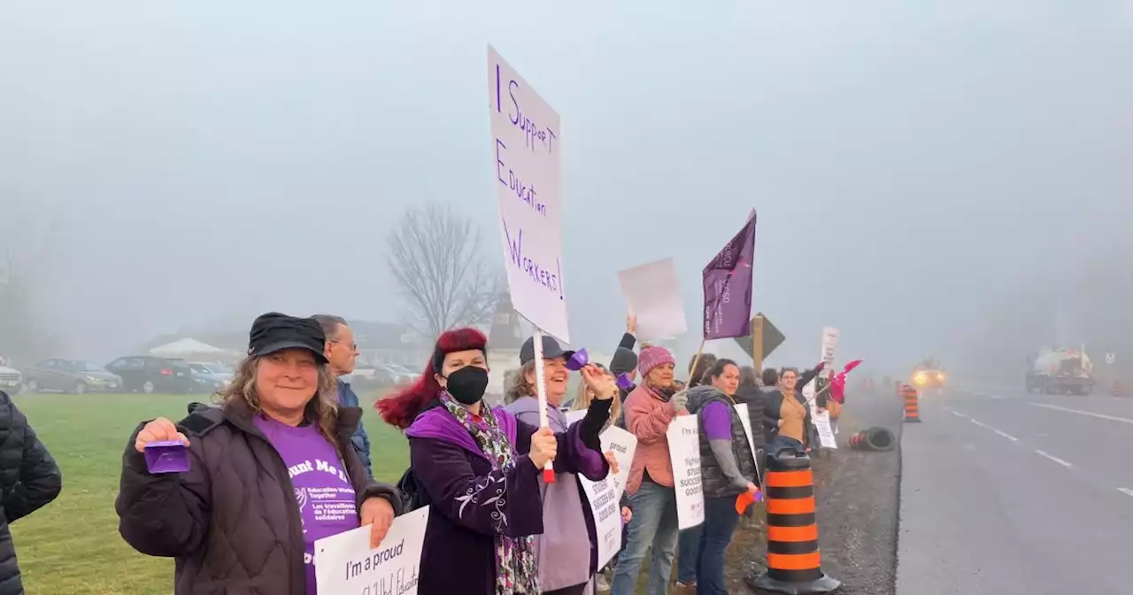 Local CUPE education workers picket at MPP Smith’s office