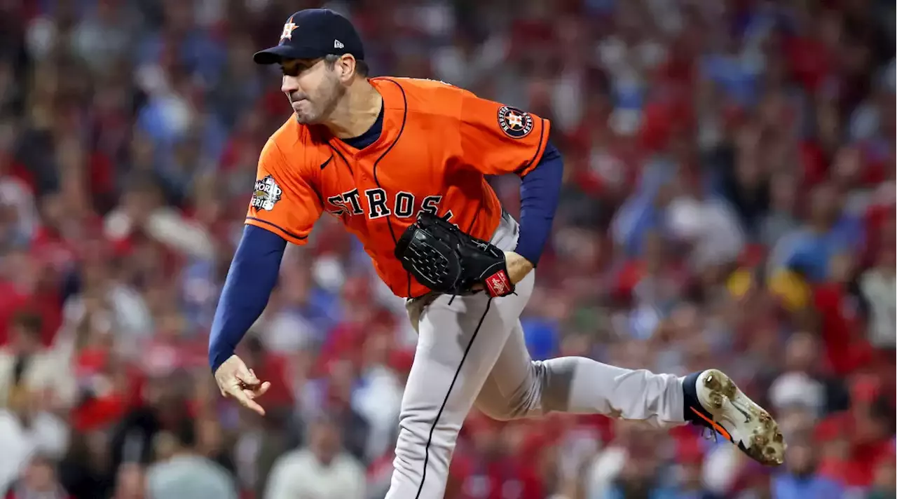 Álvarez blasts Astros to World Series title in G6 vs. Phils